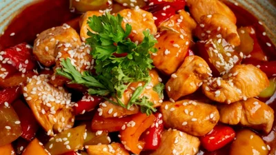 Забудь о доставке: готовь дома сочную курицу в кисло-сладком соусе