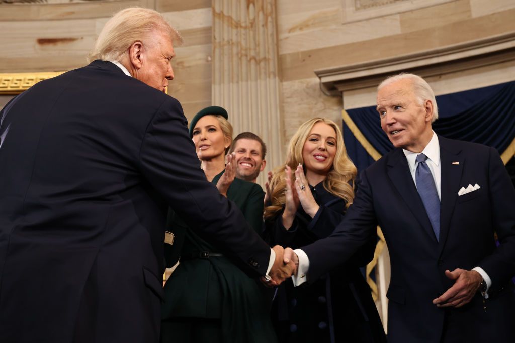 Байден оставил Трампу записку в Белом доме, и вот что он написал - 680886 Байден оставил Трампу записку в Белом доме, и вот что он написал - фото 680886