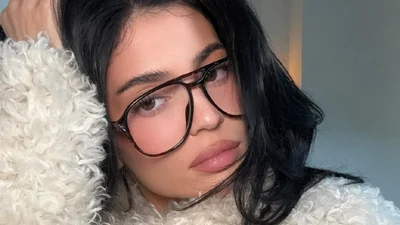 Ось у чому треба їздити до хлопця додому: Кайлі Дженнер показала спокусливий образ з пальтом на голе тіло