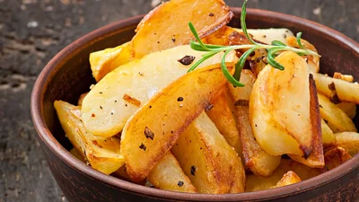 Хрустка й не підгоріла: смажимо ідеальну картоплю на пательні