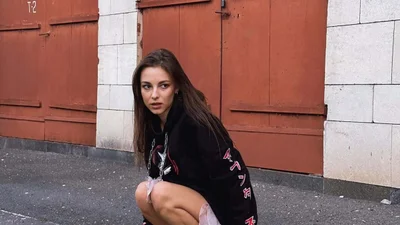 Корсет и кружевная мини-юбка: блогер Даша Кубик покорила сеть фото с Бали