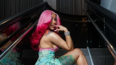 Карди Би сделала пирсинг в неожиданном месте: там украшения ты точно не ожидаешь увидеть