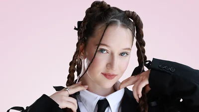 Співачка RONY випустила трек "Ігнорую SMS", кліп на який зняв фіналіст Нацвідбору 2025