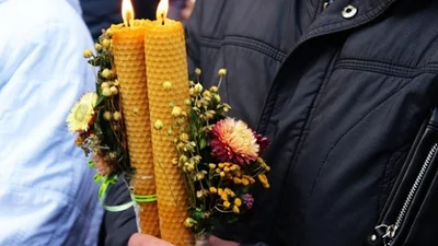 Праздничные поздравления со Сретением 2025: стихи, которые касаются сердца + уникальные открытки