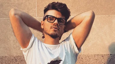 Показав "середній палець" Україні: відомий режисер втік в США та осоромився книгою