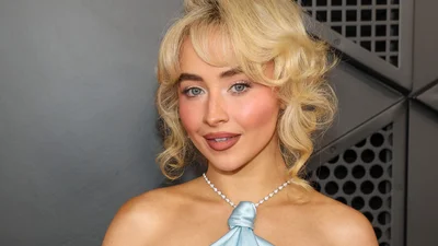 Найяскравіші образи премії Греммі-2025: Сабріна Карпентер у ніжно-блакитній сукні та Біллі Айліш у вбранні від Prada