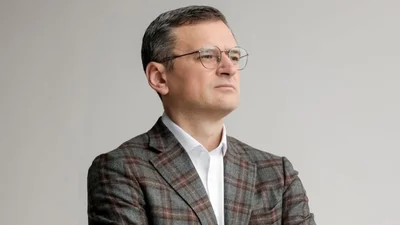 Взуття Prada і брендові речі: Дмитро Кулеба і його дівчина розповіли, скільки витрачають на одяг