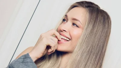 Вера Брежнева засветила обнаженные бедра и показала как проводит время в Париже