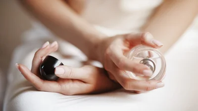 Найбільш стійкі парфуми, які не треба оновлювати впродовж дня - велика добірка ароматів