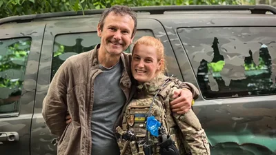 Відома військова і письменниця втратила коханого на війні — зірки висловили співчуття