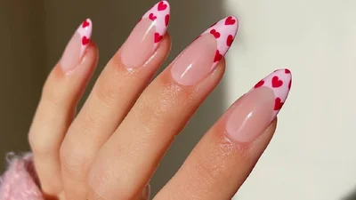 Манікюр до Дня святого Валентина: п’ять стильних і ніжних дизайнів з сердечками для романтичного свята
