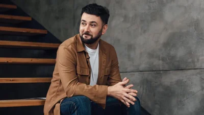 "Все сгорело, но мы держимся": ведущий Иван Городецкий потерял дом из-за пожара