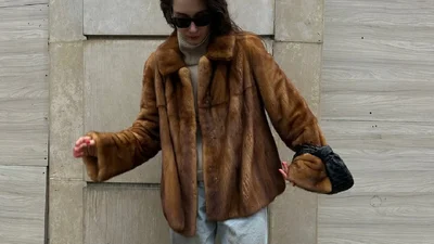 Що таке "брудні" джинси й чому їх хоче мати кожна модниця в гардеробі у 2025 році