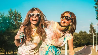 Классный День подруги 2025 - смешные и креативные поздравления, от которых подруга будет в восторге