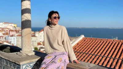 Анастасія Коротка без макіяжу та в casual-луці, показала сину, як на корточках сидіти