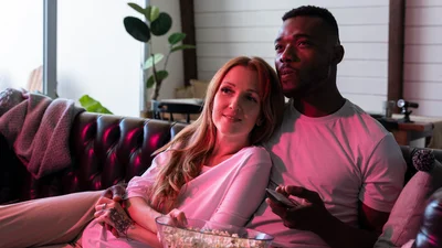 Иконические пары и безудержные чувства: 5 романтических сериалов, которые вернут веру в любовь