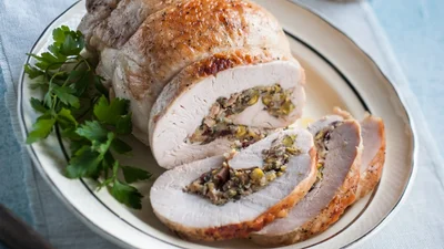 Ужин для двоих: готовим очень нежный мясной рулет на День Валентина