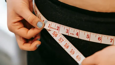 Чтобы избавиться от жира на животе: сколько шагов надо делать в день