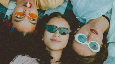 Самые смешные и искренние поздравления для твоей подруженции в День Подруги 2025