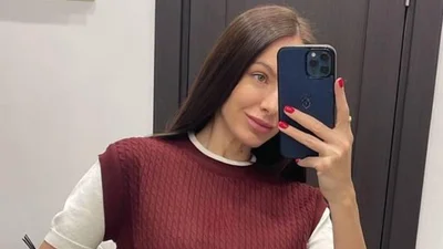 Кристина Горняк в стильном бордовом топе: модный образ от украинского бренда