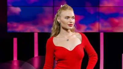 Анастасия Юзьвак потрясла грудью на камеру и рассказала, как добавить остроты в отношения - видео