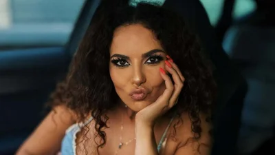 Зваблива кішечка: Настя Каменських станцювала перед камерою в обтислому комбінезоні - відео