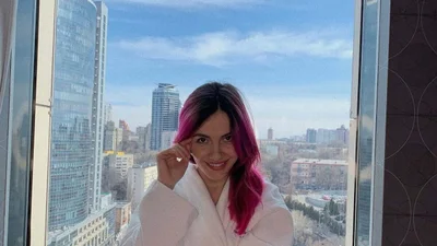 Больше без розовых прядей: MamaRika сменила цвет волос и это вызвало обсуждение в сети