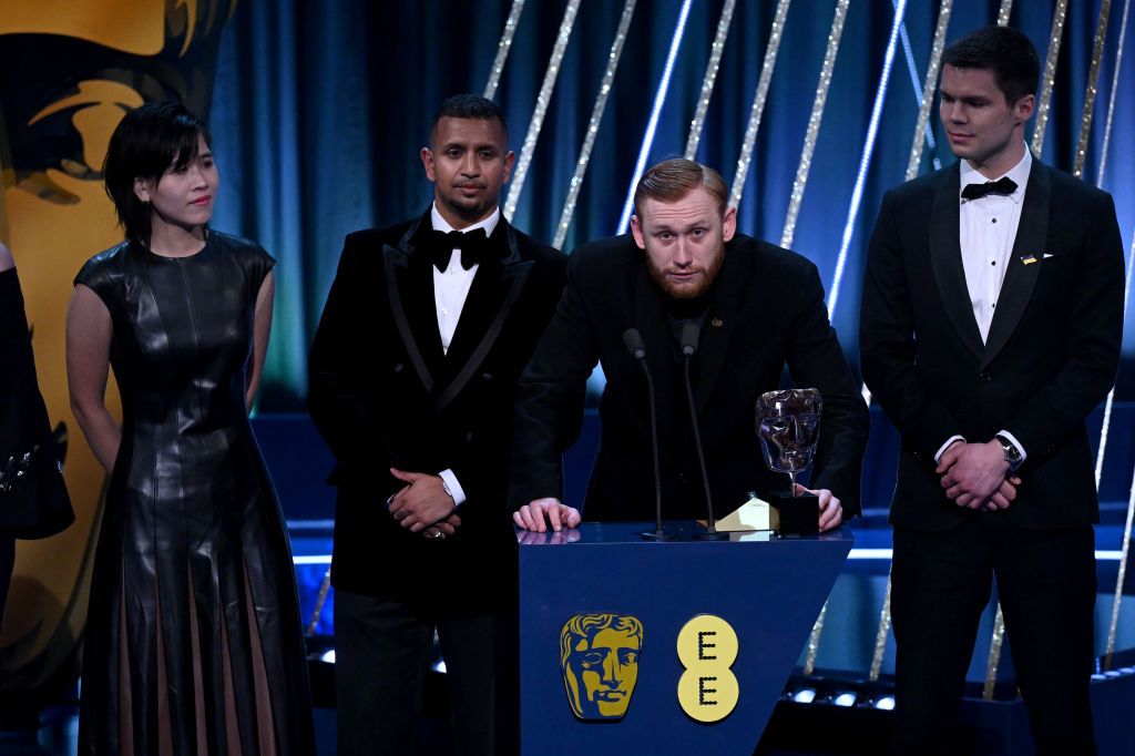 На сцене BAFTA звучало 'Слава Украине': после щемящей речи актер сорвал овации - фото 688305