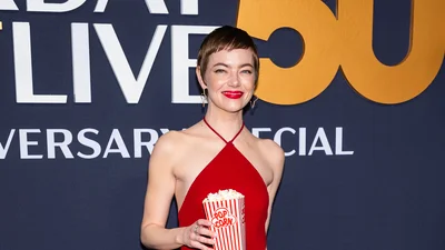 Эмма Стоун повеселила поклонников платьем с попкорном: классное решение