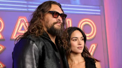 "Аквамен" Джейсон Момоа впервые показал красавицу-возлюбленную на красной дорожке