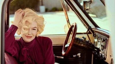 Озорница: 55-летняя Рене Зеллвегер превратилась в Мэрилин Монро в игривой фотосессии