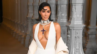 "До тысячи операций": Ким Кардашьян показала себя в 14 лет и смутила сеть