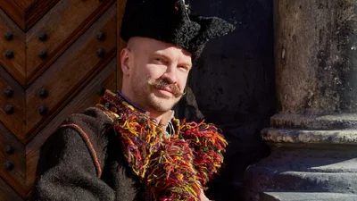 "Тепер я теж у темі": Володимир Ярославський показав сертифікат неодруженого – у мережі вже займають чергу