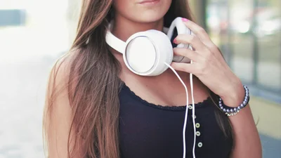 Наушники с шумоподавлением могут ощутимо испортить слух