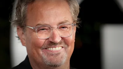 Почему и как умер Мэттью Перри – узнаешь в новой документалке