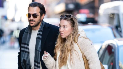 Зірка "Ейфорії" Сідні Свіні відклала весілля, хоча заручена ще з 2022 року