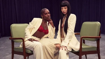 Обладательница Грэмми-2025 в видеоклипе примерила нижнее белье украинского бренда в трендовом цвете весны