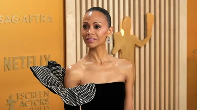 Без цензуры: Зои Салдана показала соски в прозрачном платье на обложке известного глянца