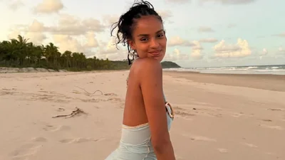 Молодая возлюбленная Венсана Касселя засветила фигуру на фоне экзотических пейзажей –
актер оставил таинственный комментарий