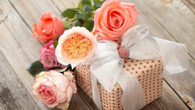 Что подарить девушке на 8 марта: 10 идей для идеального подарка