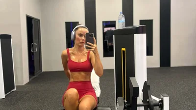 Потная Ксения Мишина похвасталась рельефным телом и призналась, как дойти до таких форм