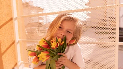 Коллекция ярких открыток и фраз ко Дню комплиментов 2025, которые заставят засиять каждого