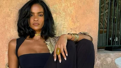 Молодая возлюбленная Венсана Касселя обольстительно покрутила бедрами и похвасталась горячей фигурой на видео