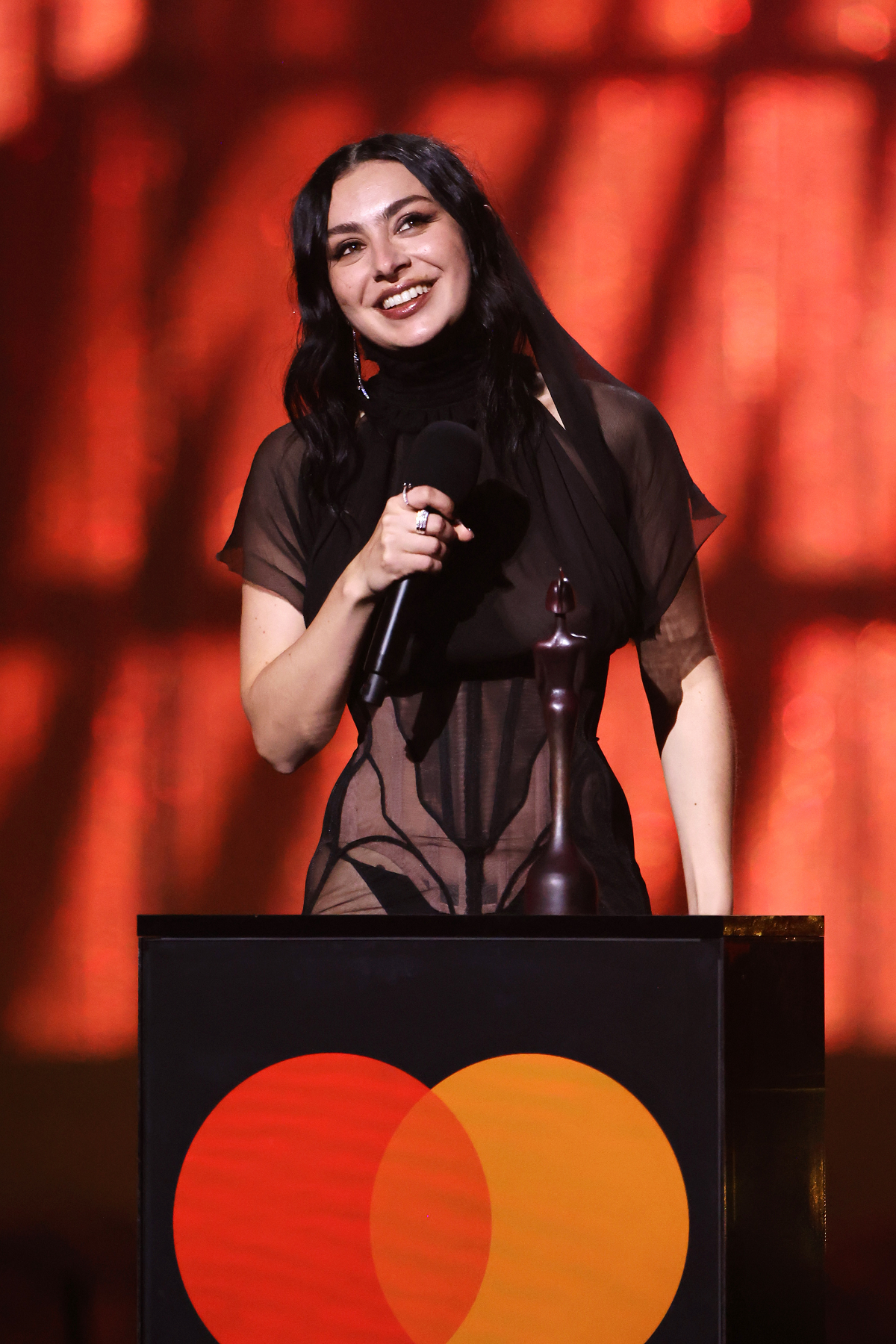 Все победители Brit Awards 2025 - эта певица стала триумфатором премии - 693058 Все победители Brit Awards 2025 - эта певица стала триумфатором премии - фото 693058