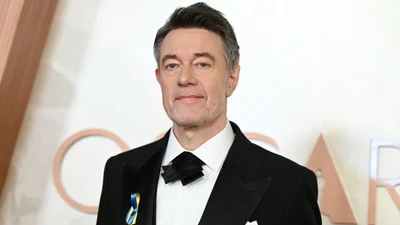 Сценарист фільму "Конклав" вийшов на сцену Оскара з українським прапором