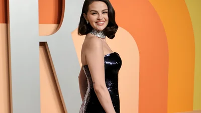 Красная дорожка Оскара 2025: самые яркие звездные образы на вечеринке Vanity Fair