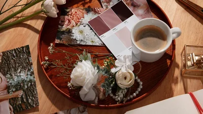 Подборка искренних поздравлений с 8 марта: яркие открытки и короткие стихи на украинском