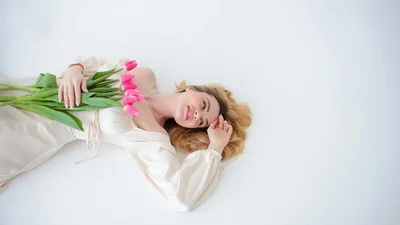 Ніжні привітання з іменинами Олени та яскраві листівки