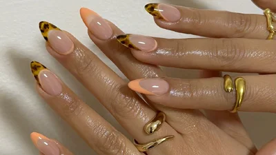 Магнит для денег: 3 дизайна маникюра марта 2025 года, притягивающие богатство