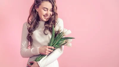 Універсальні привітання з 8 березня та прикольні листівки